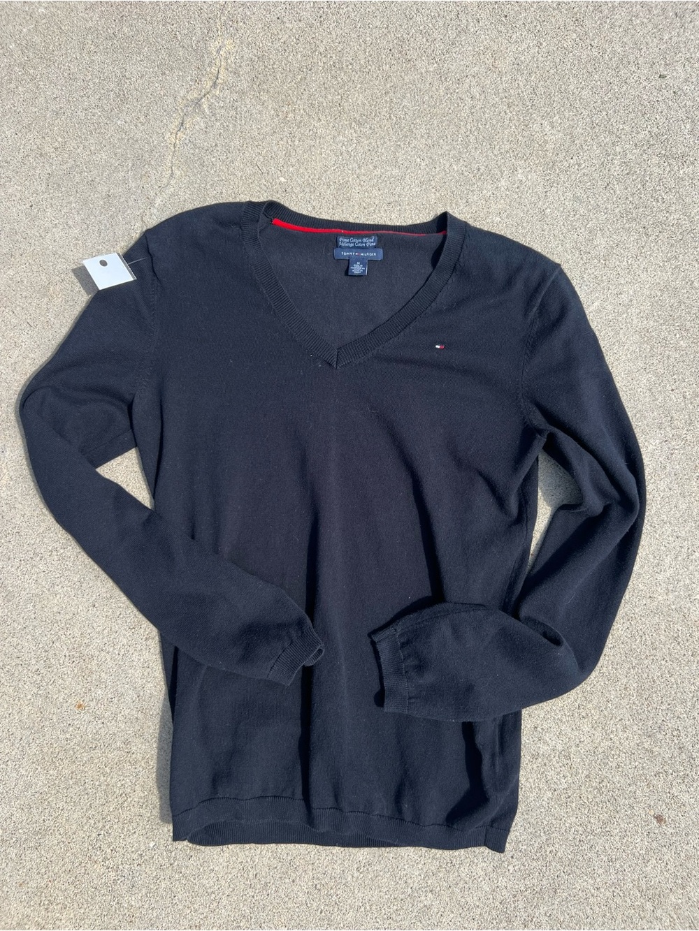 Tommy Hilfiger womenās black V-Neck Sweater with Subtle Flag